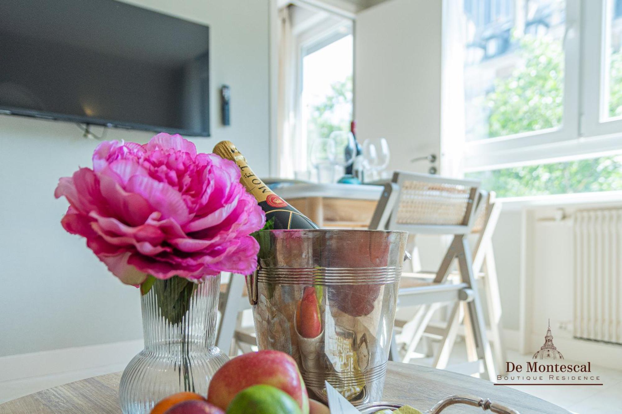 De Montescal - Hot Tub And Ac Cosy Apartment A Prime Location 40M2 Parigi Esterno foto