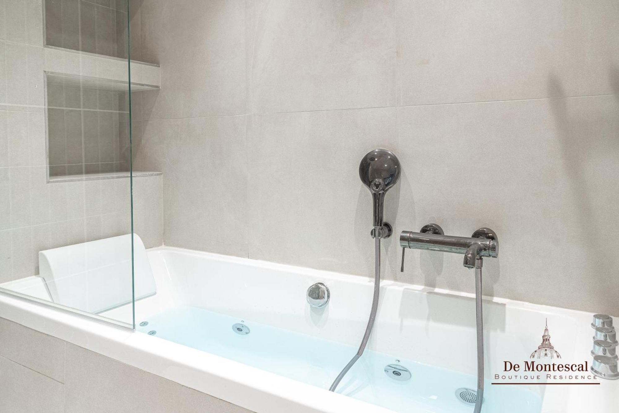 De Montescal - Hot Tub And Ac Cosy Apartment A Prime Location 40M2 Parigi Esterno foto